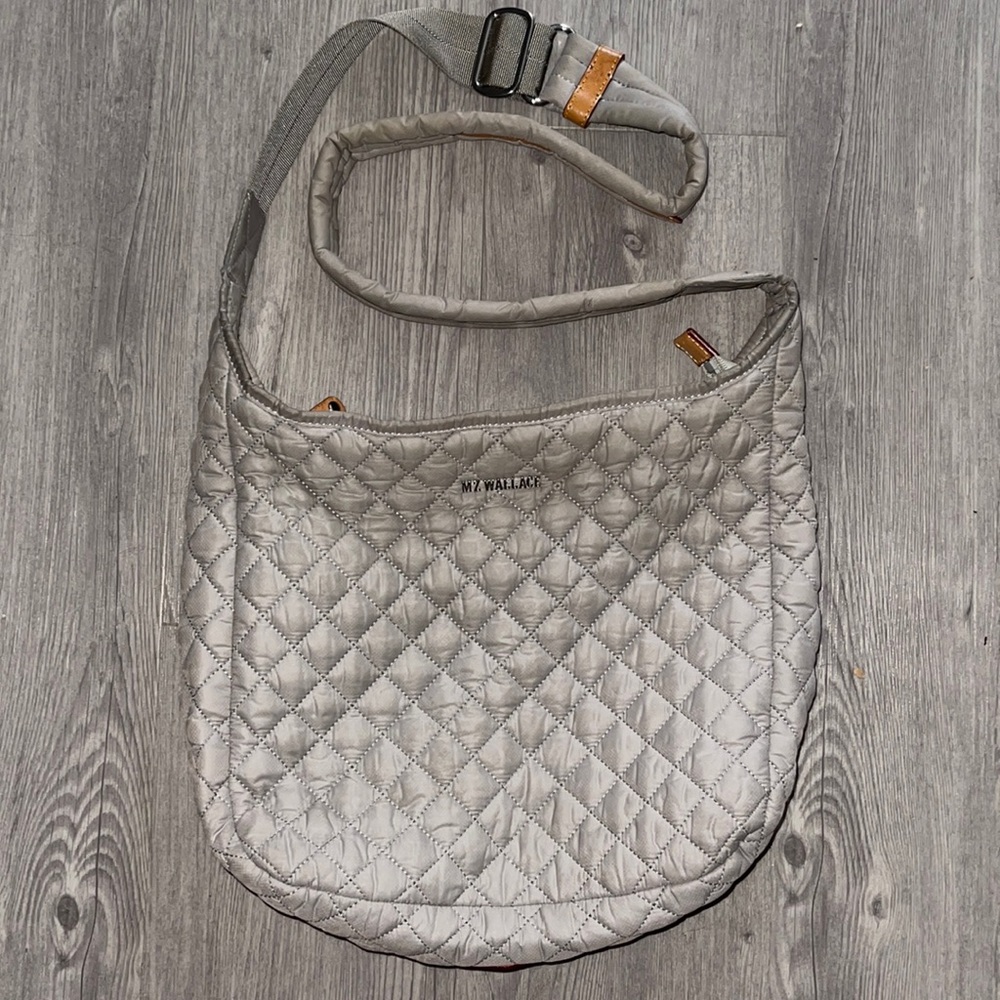 - EUC GREY MZ WALLACE PARKER BAG WITH INSIDE MAKEUP PURSE AND ADJUSTABLE S…